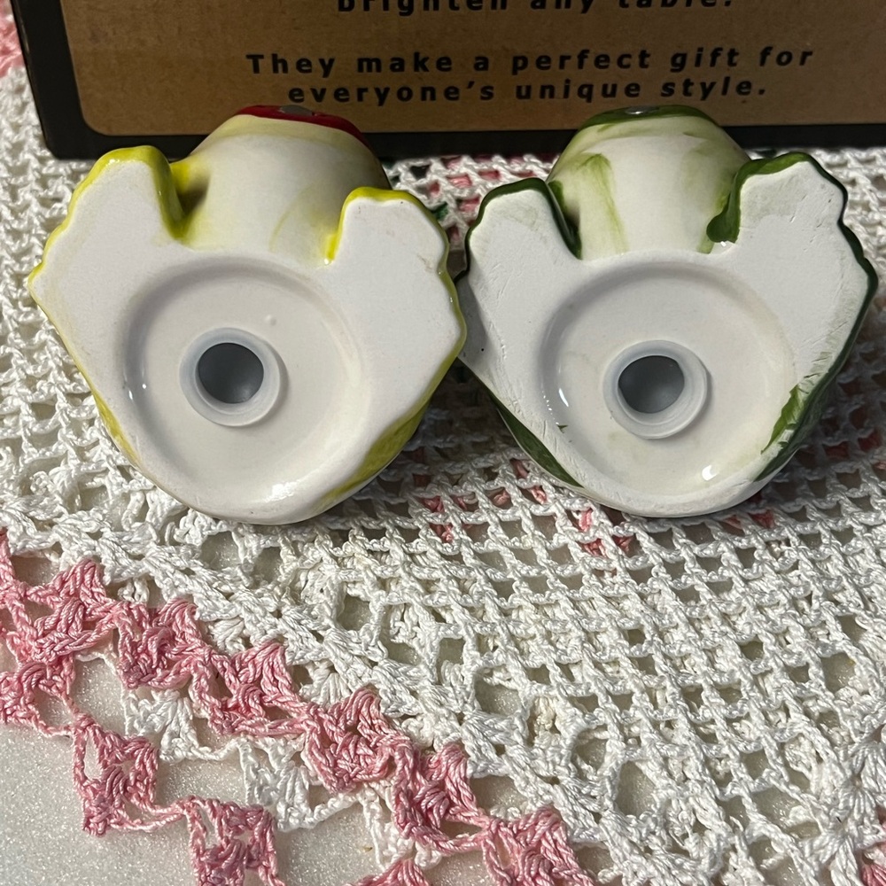 Frog Salt & Pepper Shakers Magnetized Kissing Frogs Ceramic - Picture 6 of 14